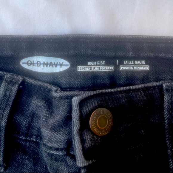 OLD NAVY BLACK DEMIN SHORTS - Picture 2 of 6